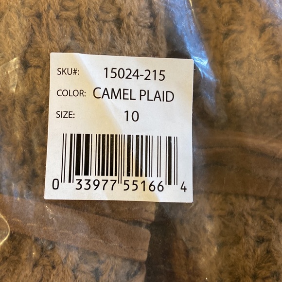 Woman’s Muk Luke Camel Plaid Water Resistant Boots - Picture 4 of 10